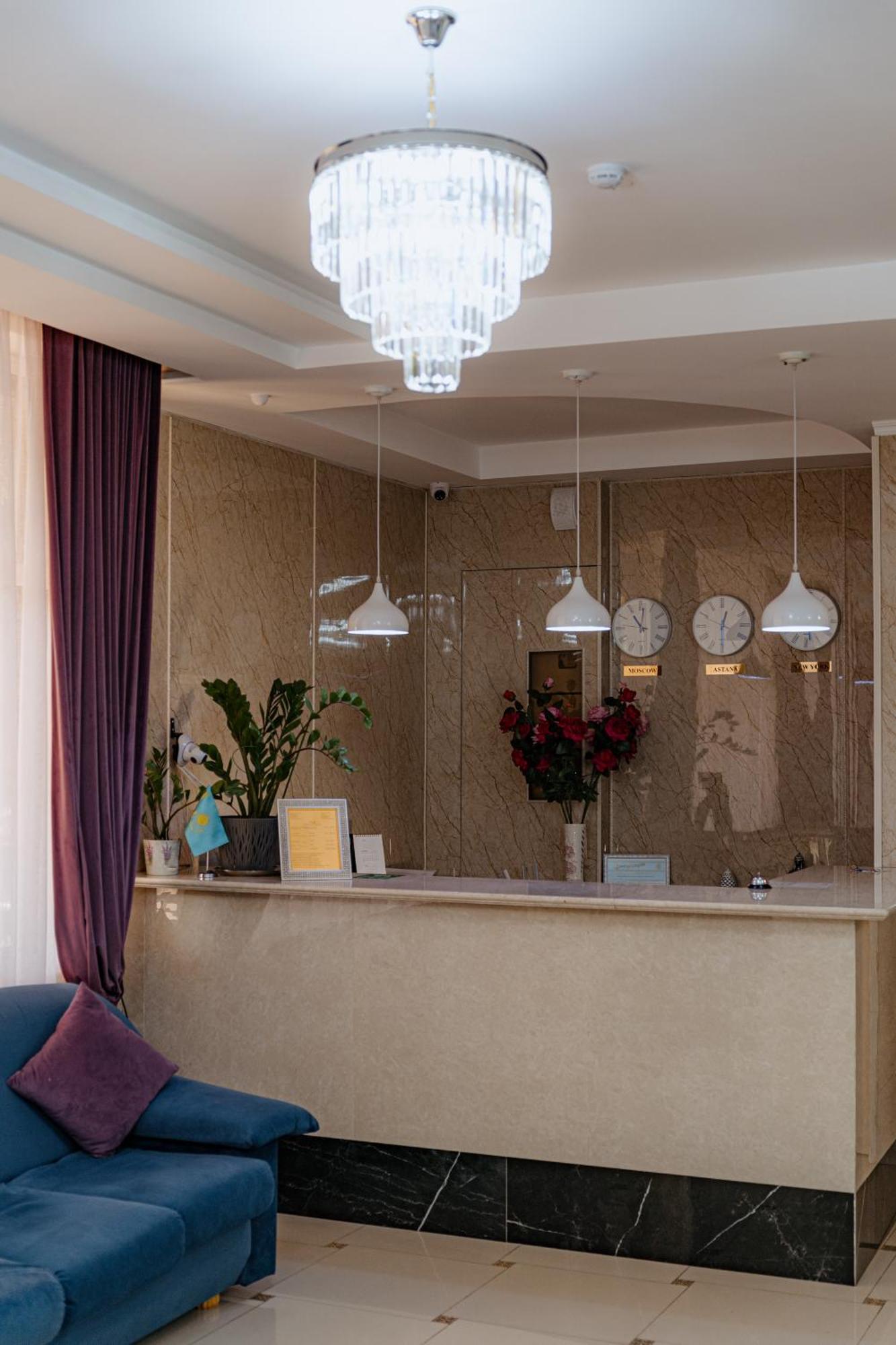 Union Plaza Hotel Астана Екстериор снимка