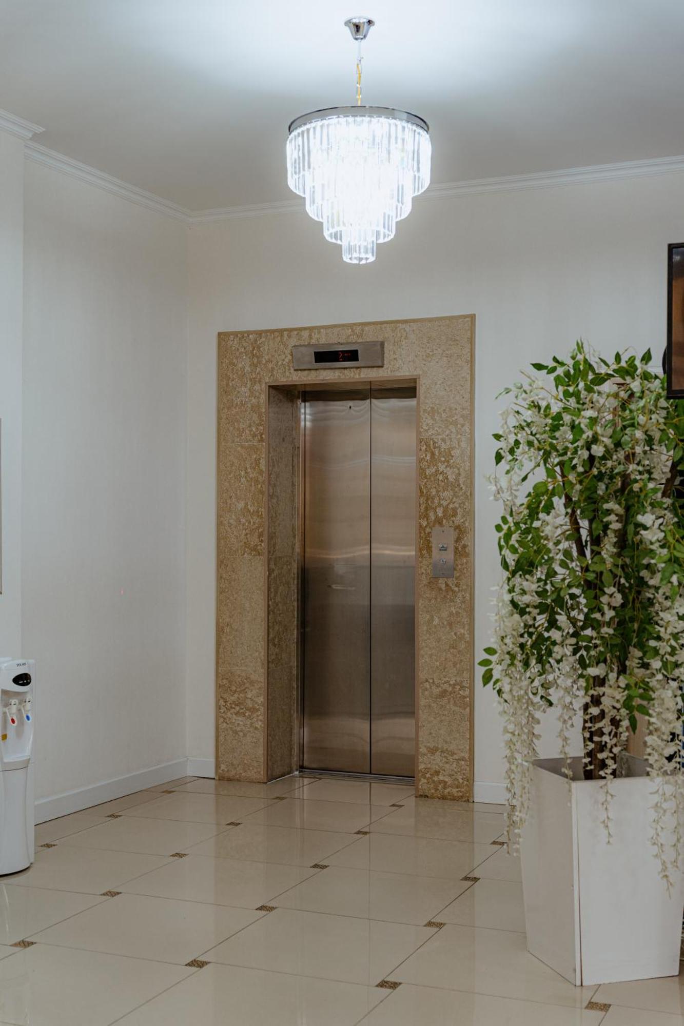 Union Plaza Hotel Астана Екстериор снимка