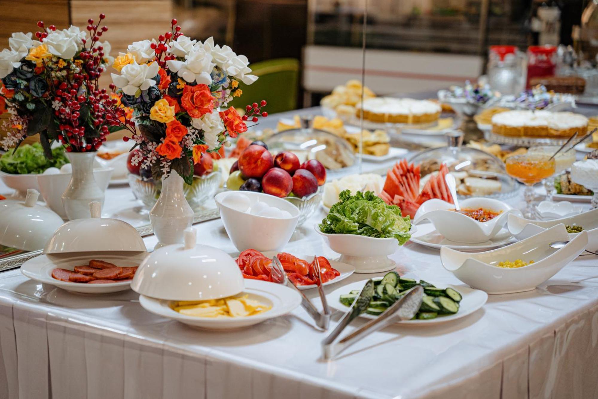 Union Plaza Hotel Астана Екстериор снимка