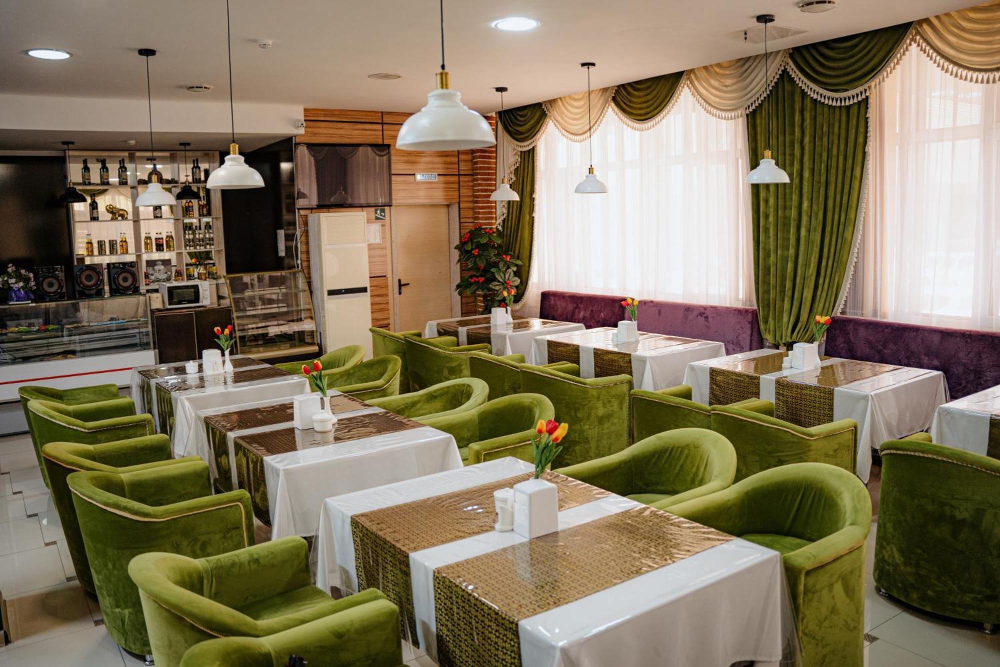 Union Plaza Hotel Астана Екстериор снимка